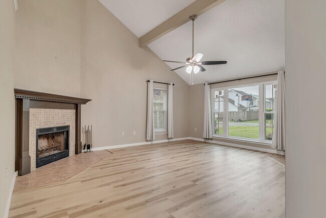 Foto del edificio - 467 Sandy Ridge Cir