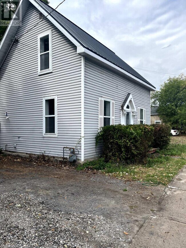 Photo du bâtiment - 212 Franktown Rd