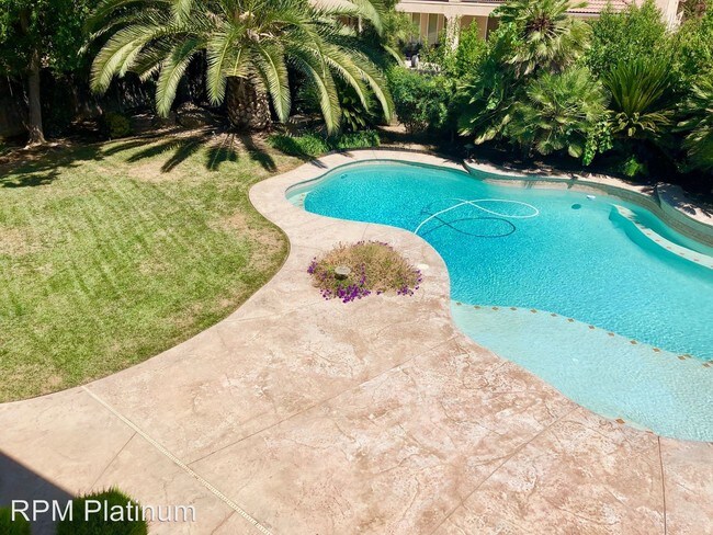 Foto del edificio - 5 br, 3 bath House - 2788 E. Omaha Ave.