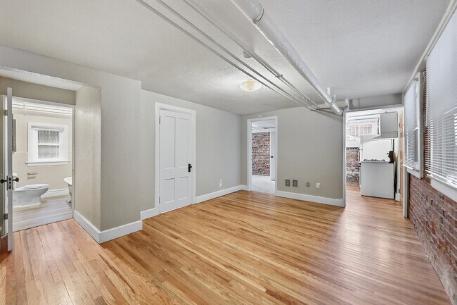 Building Photo - $1,240.95 - 2 bed/1 bath, Cheeseman Park Condo with All Utilities Included!