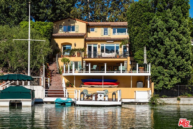 Foto del edificio - 10024 Toluca Lake Ave