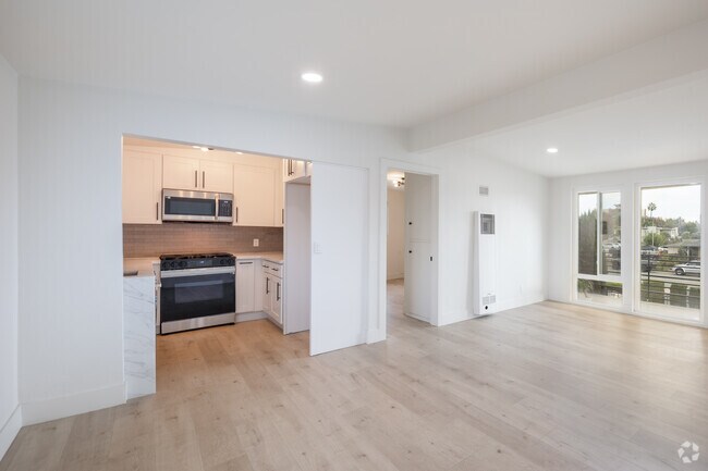 1 dormitorio, 1 baño - 700 pies cuadrados - Sala de estar - 12361 - 12365 El Rey Pl