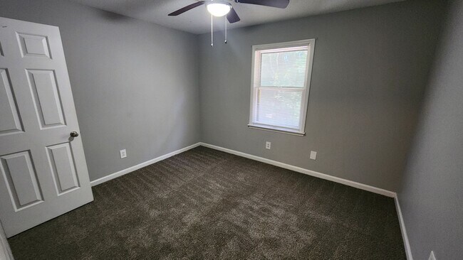 Foto del edificio - 4424 Bonnell Dr NW