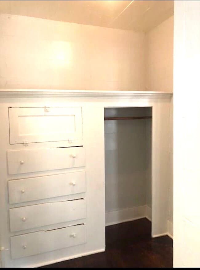 Foto del edificio - 1658 W Main St