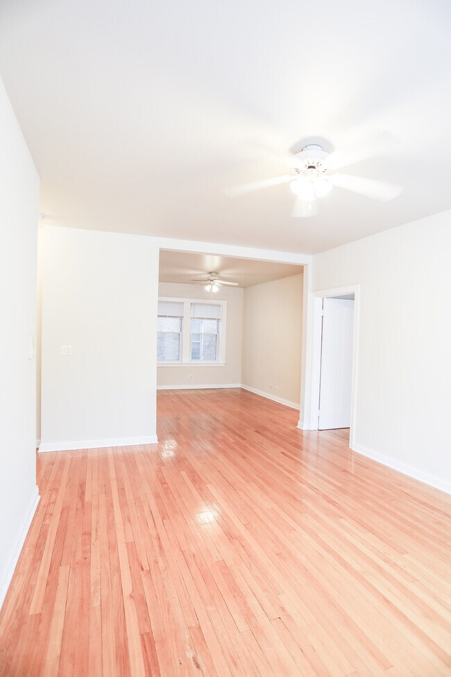 Foto del edificio - 2422 W Catalpa Ave