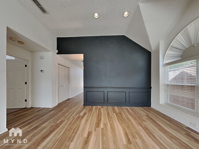 Building Photo - 951 Freshwood Ct