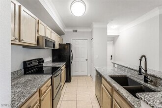 Building Photo - 11550 Villa Grand