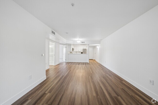 A1 - 1 dormitorio, 1 baño - 940 pies cuadrados - Sala de estar - Park Regency Apartments