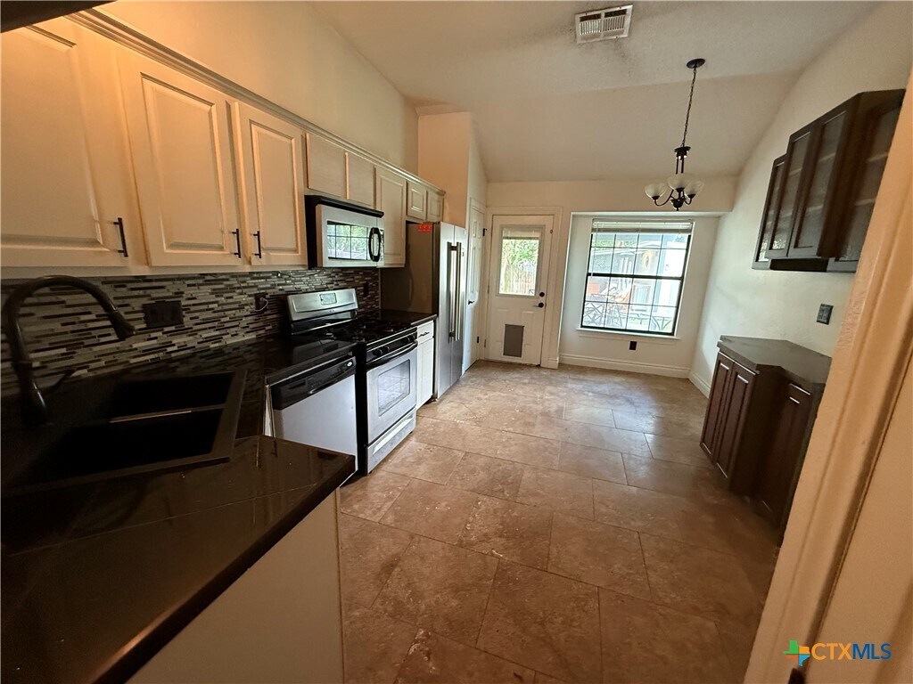 Foto del edificio - 702 Spring Hollow Dr