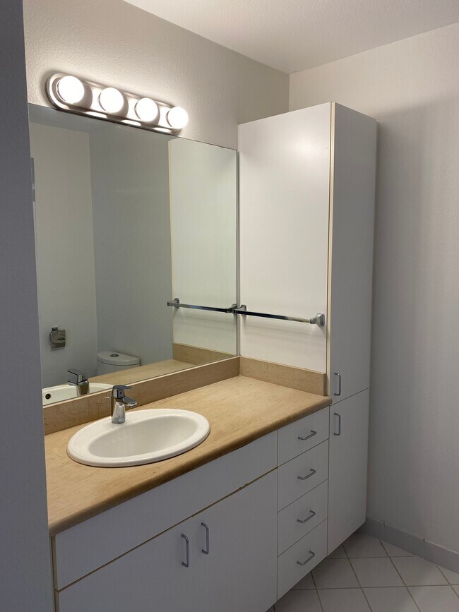 Building Photo - 8400 Oceanview Ter