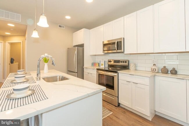 Building Photo - 2220 Master St