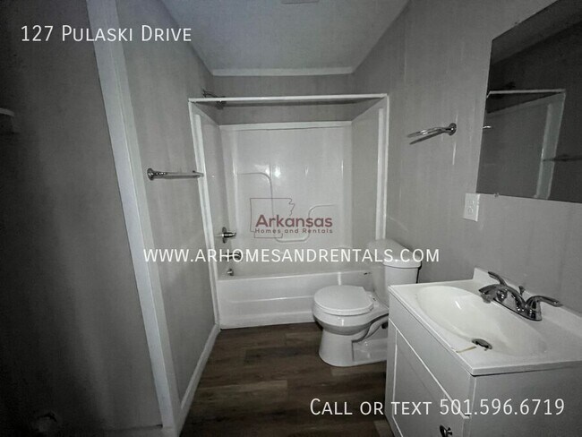 Foto del edificio - 127 Pulaski Dr