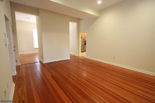 Foto del edificio - 93 Kent Pl Blvd