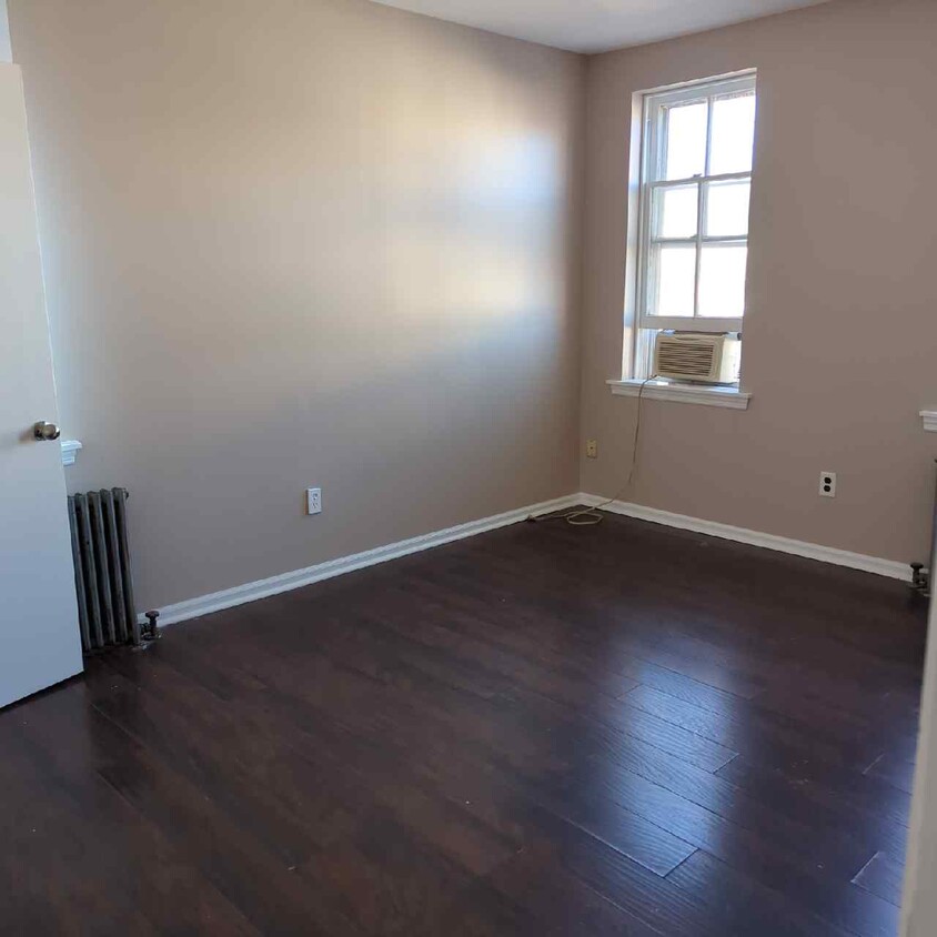 Building Photo - 400 S Van Buren St