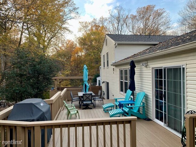 Building Photo - 4 br, 3 bath House - 6017 Lincolnwood Ct