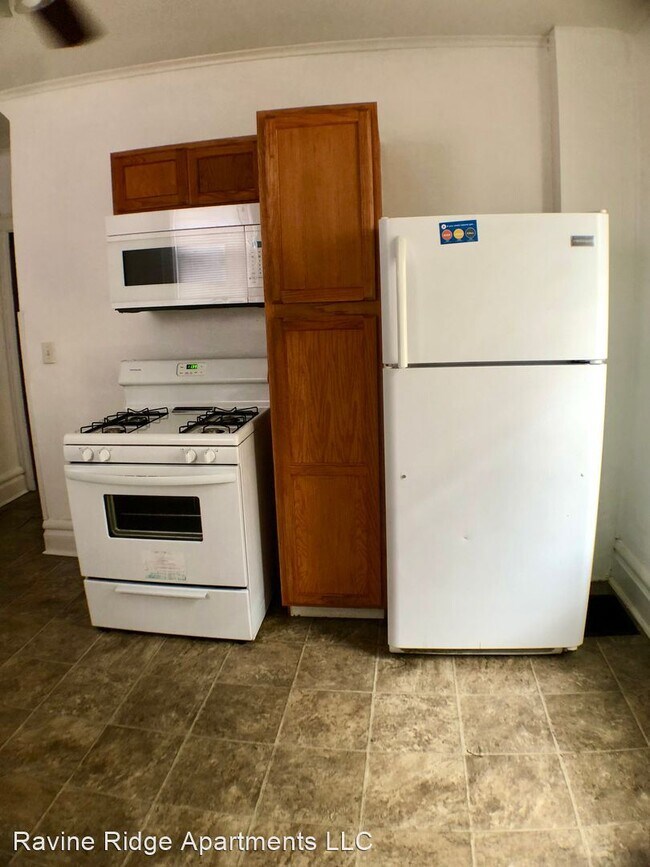 Foto del edificio - 3 br, 1 bath Apartment - 208-214 E 13th Av...