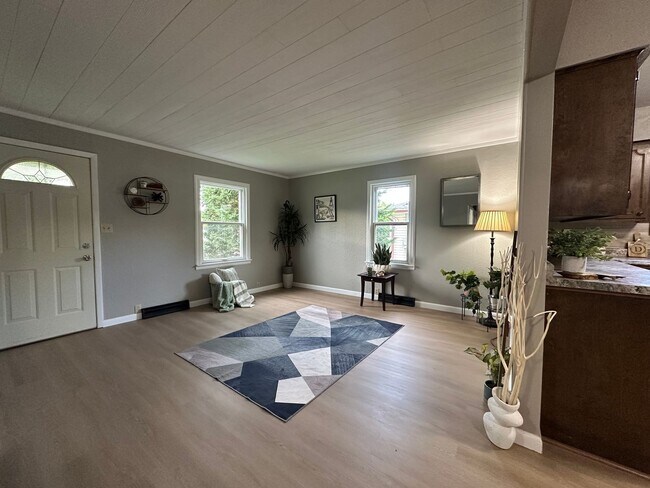 Foto del edificio - Renovated 2 bed, 1 bath home for rent in W...
