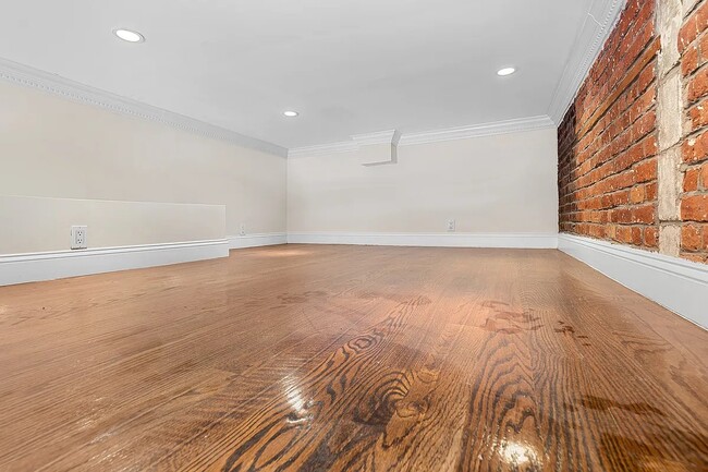 Foto del edificio - 316 W 14th St