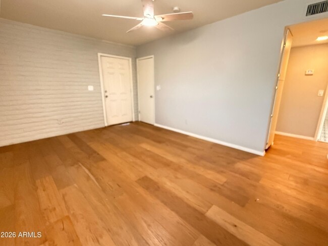 Building Photo - 1122 S McClintock Dr