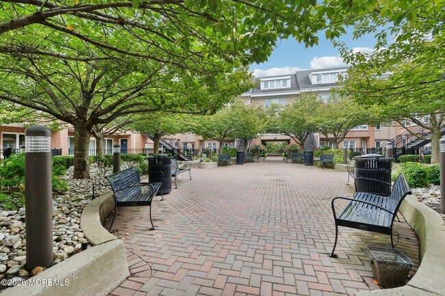 Building Photo - 368 Rector St