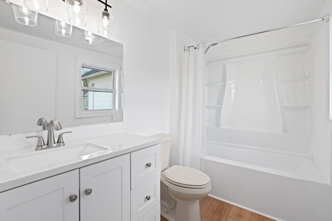 Building Photo - MOVE IN SPECIAL! SCORE HALF OFF 1ST MONTH'...