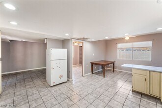 Building Photo - 4268 Hampshire Cir