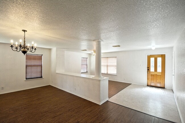 Building Photo - 858 Lincolnshire Dr