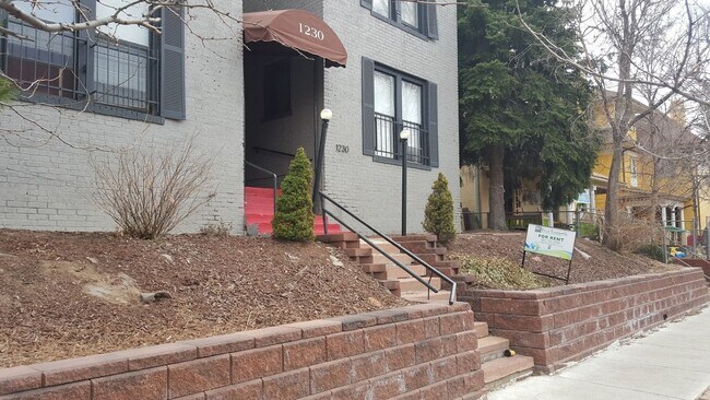 Foto del edificio - 1230 N Washington St