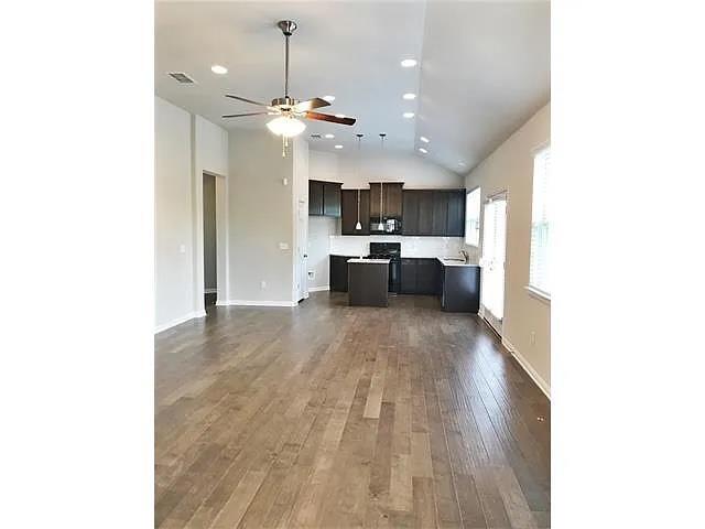 Building Photo - 810 Cottage Bank Trl