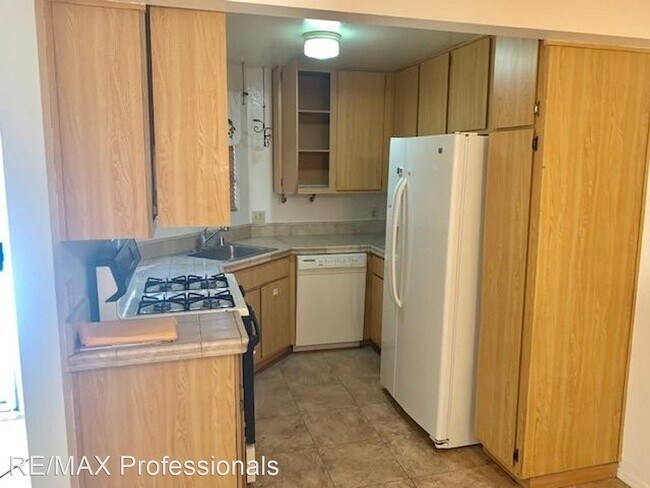 Building Photo - 2 br, 2 bath House - 2403 SUNNY SLOPE DR. #4