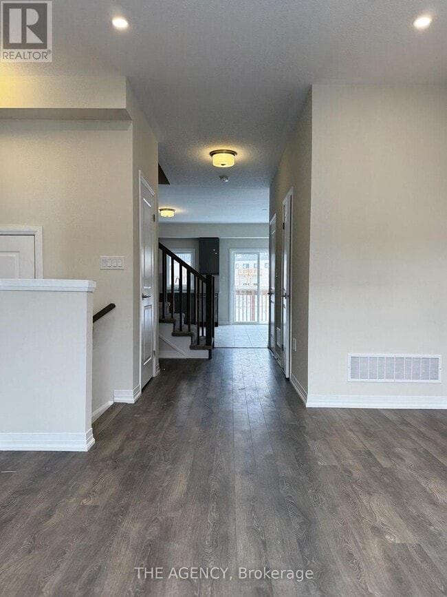 Building Photo - 660 Colborne St W