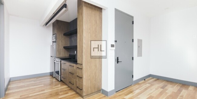 Building Photo - 376 BEDFORD AVENUE 2B