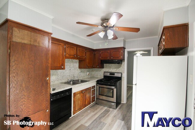 Building Photo - 3 bedroom 1 bath HOUSE in Southern Hills!