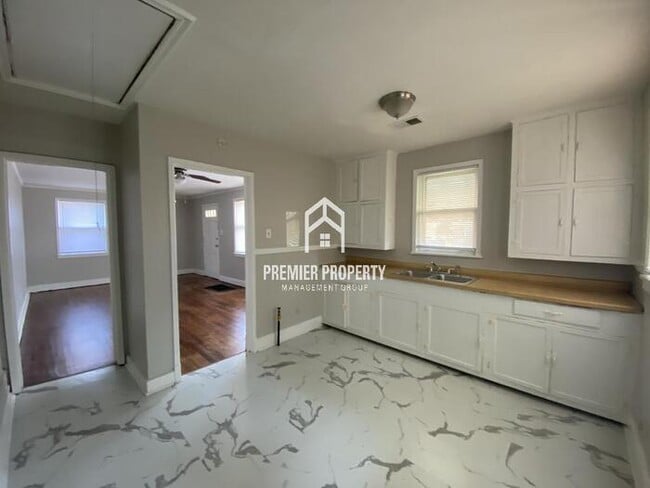 Building Photo - 3664 Fairmont Ave
