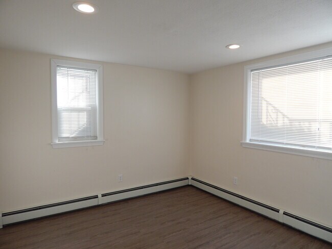 Foto del edificio - 12 Newbury Ave