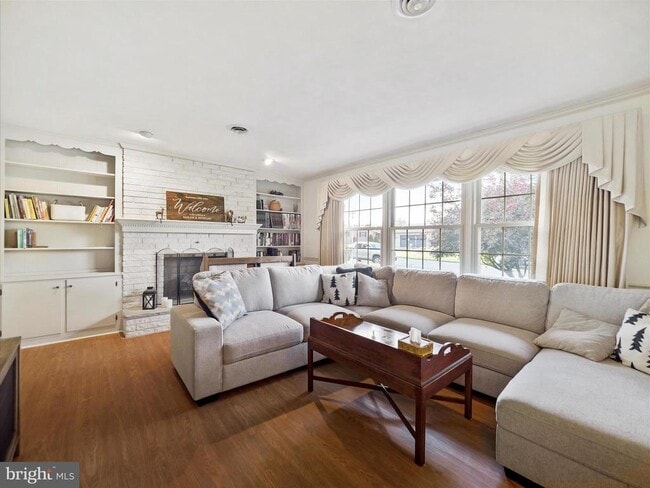 Building Photo - 560 Meadowview Cir