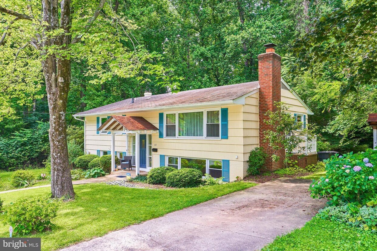 105 Yeonas Dr SW, Vienna, VA 22180 House Rental in Vienna, VA