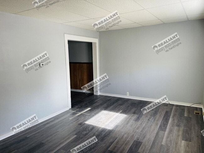 Photo - 913 Maple Avenue House