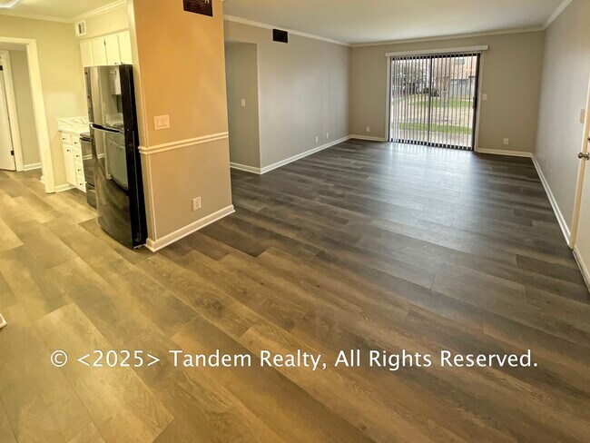 Foto del edificio - 420 Walton Ln