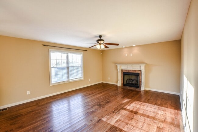 Building Photo - Pet Friendly Four Bedroom!