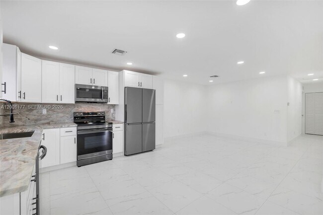 Foto del edificio - 810 SW 14th Ct