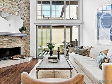 Foto del edificio - 8696 Villa La Jolla Dr