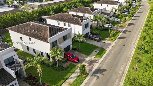 Foto del edificio - 336 NE 210th Way