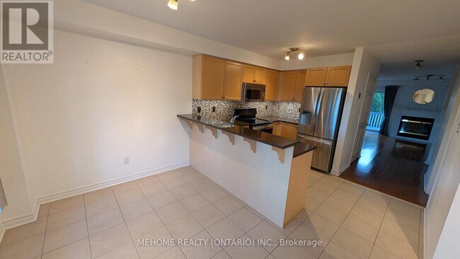 Building Photo - 1505 Avonmore Square