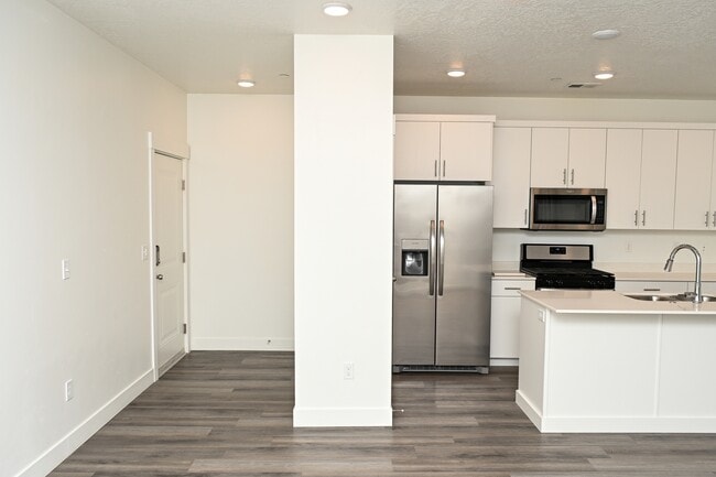 Building Photo - 460 W 15 S