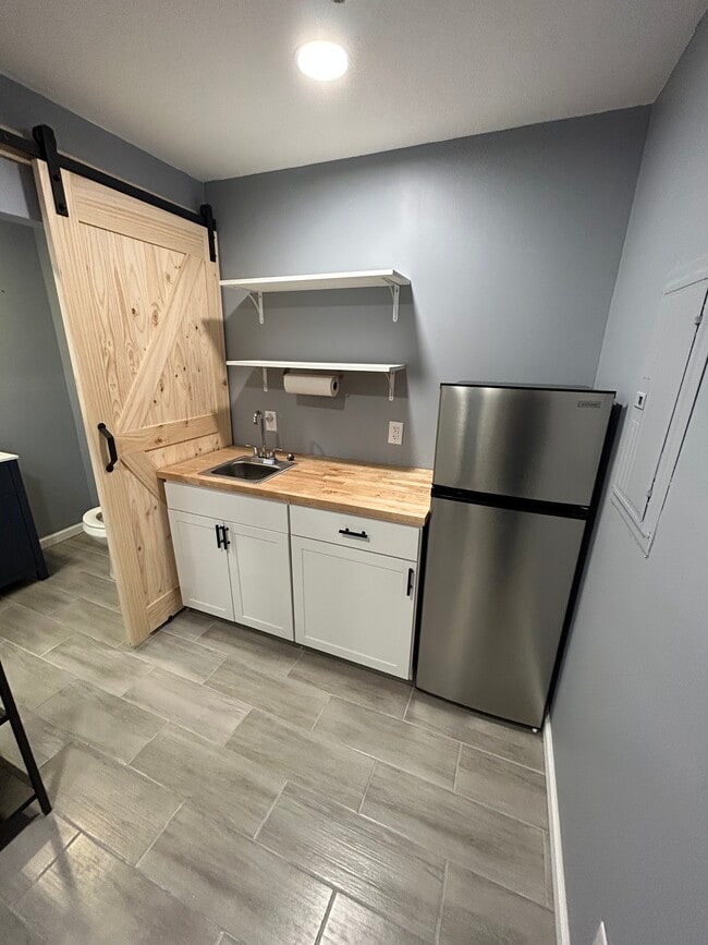 Building Photo - 1 Candice Ct