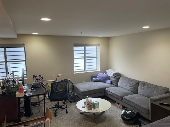 Building Photo - 249 Shipley St