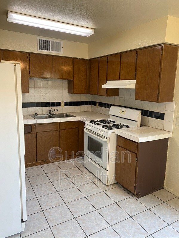 Building Photo - 4312 Lynnann