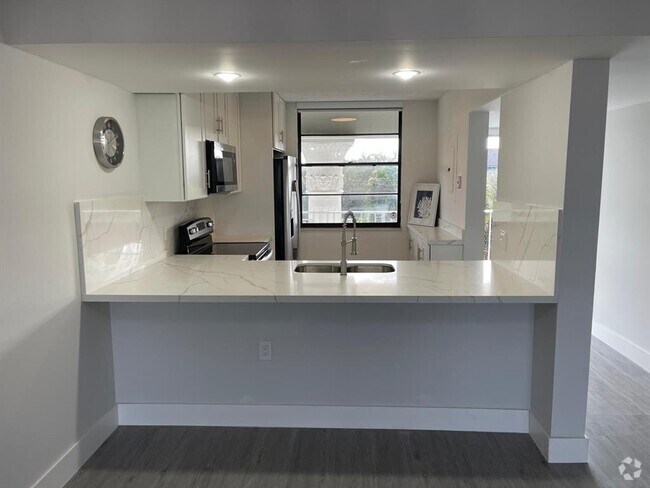 Building Photo - 1520 Whitehall Dr