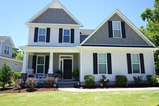 Building Photo - Beautiful and Some Furnishing 4BR/3BA home...